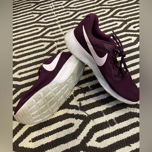 Nike Tenny Shoes